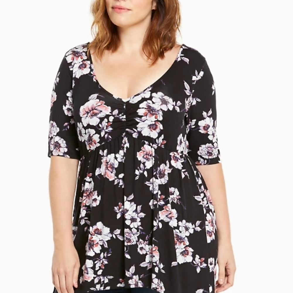 NWT. Torrid Size 3 Floral Top